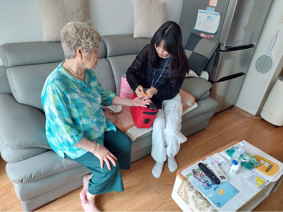 연수구 동춘2동 지역사회보장협의체는 고령화 사회에 따른 예방적 건강관리 수요 증가에 대응하기 위해 ‘어르신 건강꾸러미 사업’을 실시한다